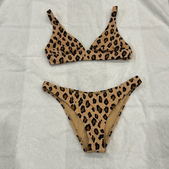 Billabong Other - Billabong Animal Print High Leg bikini size Large NWOT